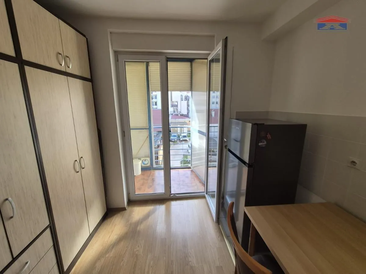 Izdavanje, garsonjera, 25m², Salajka, Novi Sad Sve Podlokacije