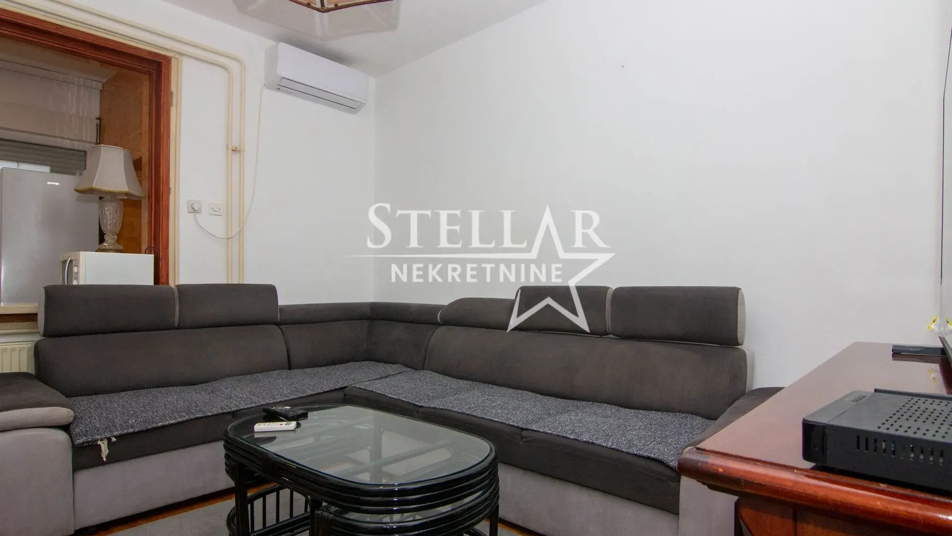 Izdavanje, dvosoban stan, 80m², Centar, Podgorica