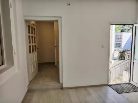 Rent, two bedroom apartment, 60m², Centar, Kotor - image 2