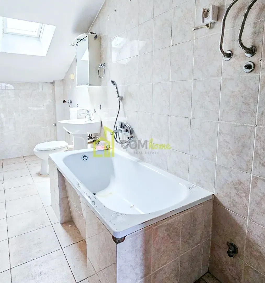 Sale, house, 350m², Momišići, Podgorica
