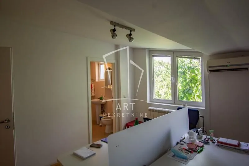 Prodaja, stan, 226m², Voždovac Sve Podlokacije, Beograd