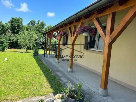 Kuća in Veternik