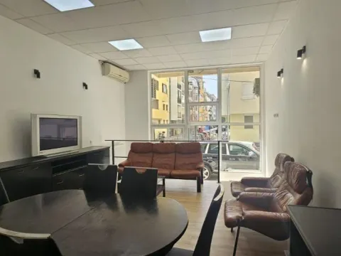 Izdavanje, poslovni prostor, 63m², Sajmište, Novi Sad - image 11