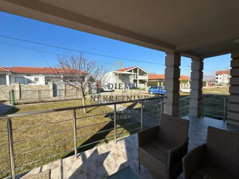 Izdavanje, trosoban stan, 120m², Donja Gorica, Podgorica - image 17