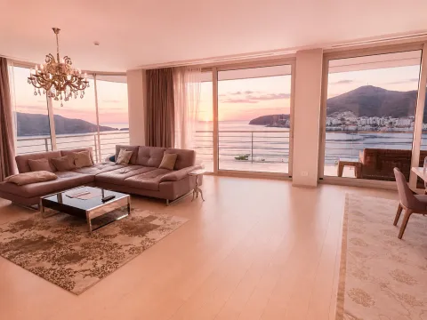 Izdavanje, dvosoban stan, 180m², Dukley Gardens, Budva - image 1