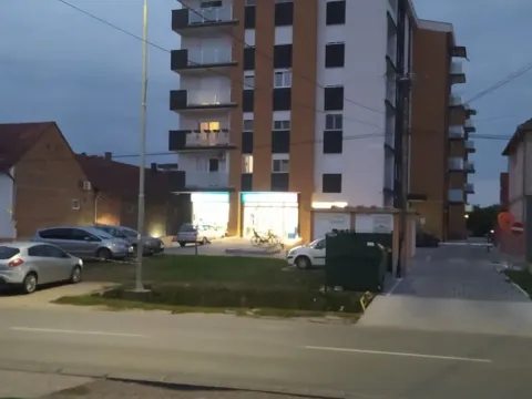 Izdavanje, parking/garaža, 12m², Centar, Stara Pazova - image 2