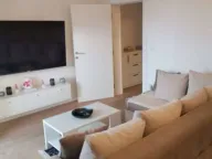 Izdavanje, trosoban stan, 90m², Bečići, Budva - image 1