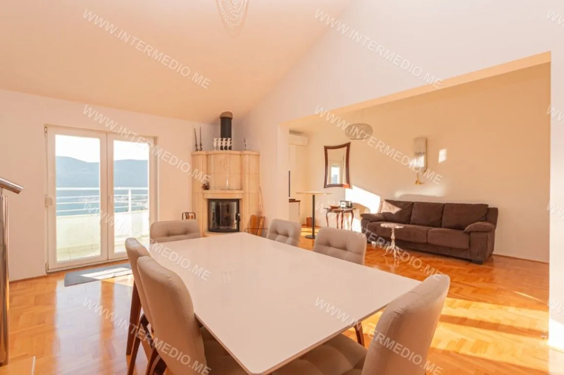 Prodaja, trosoban stan, 95m², Topla, Herceg Novi