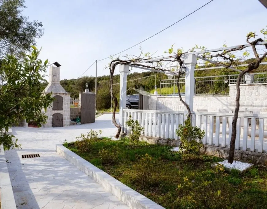 Izdavanje,  kuća, 80m2, Bigova, Kotor
