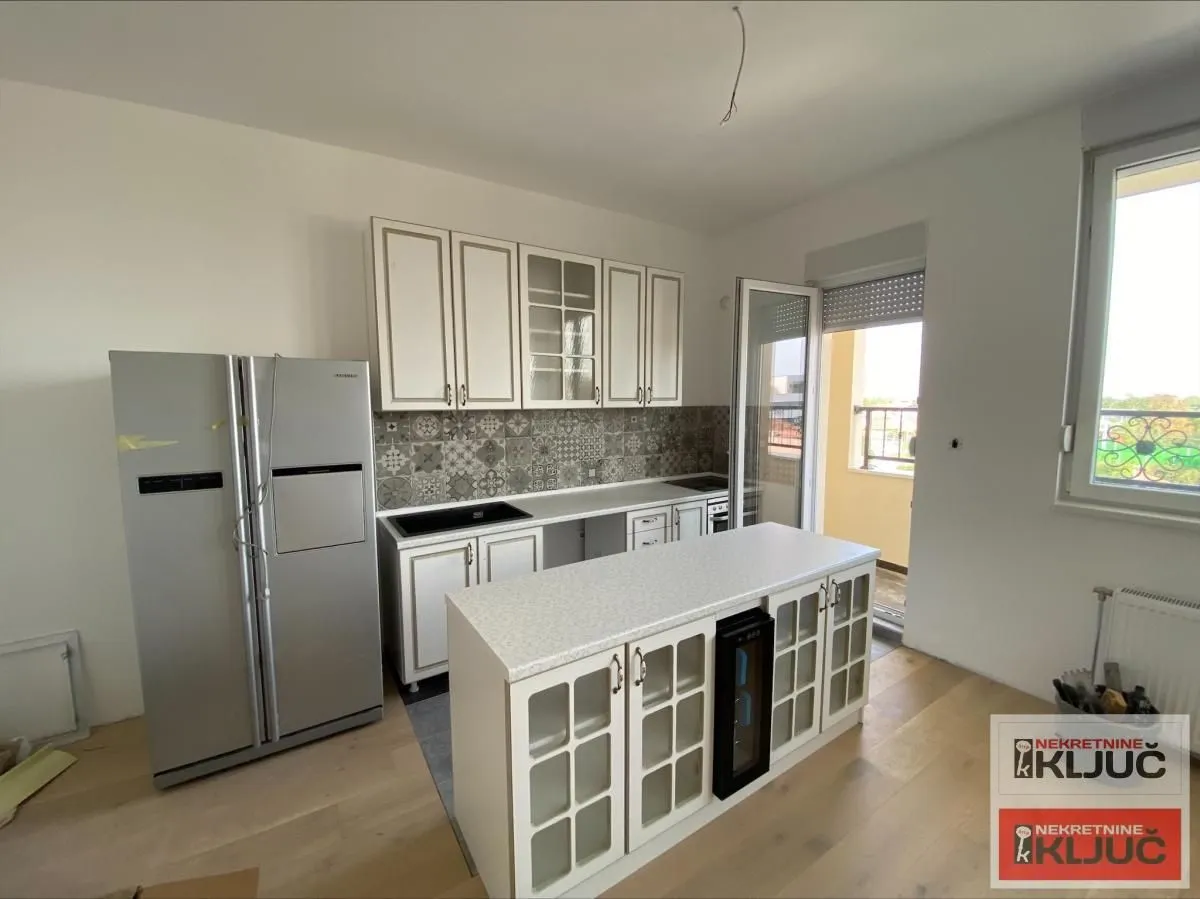Prodaja, trosoban stan, 74m², Salajka, Novi Sad Sve Podlokacije