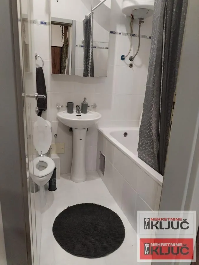 Prodaja, dvosoban stan, 42m², Centar, Novi Sad