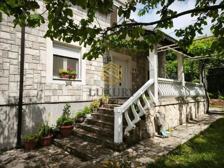 Prodaja, kuća, 350m², Vranići, Podgorica