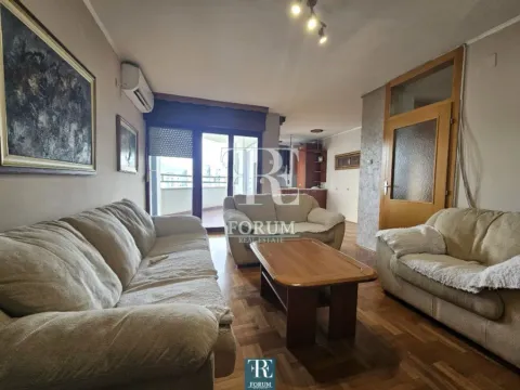 Prodaja, trosoban stan, 105m², Blok 6, Podgorica - image 2