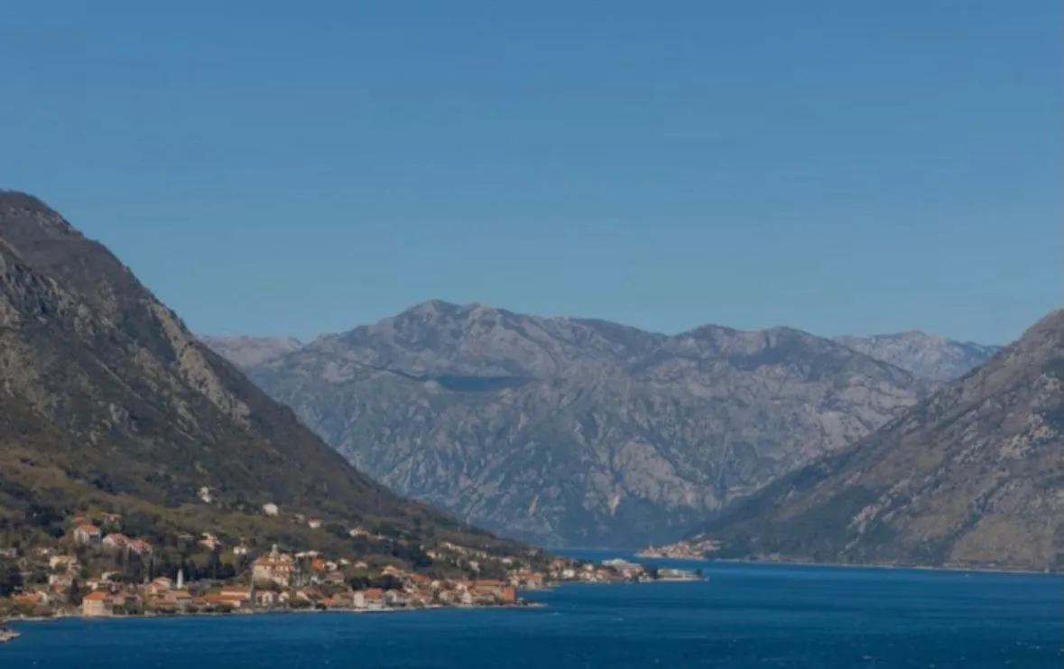 Rent, two bedroom apartment, 57m², Dobrota, Kotor