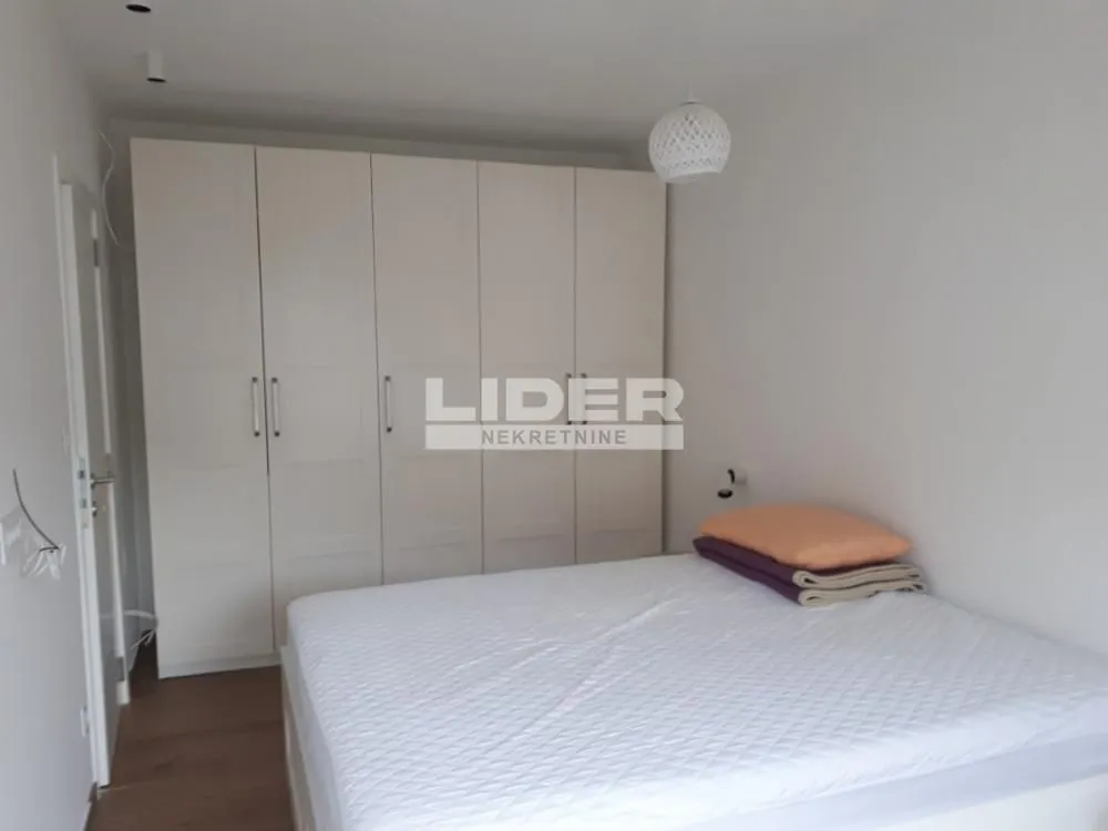 Izdavanje, dvosoban stan, 55m², Savski Venac, Beograd