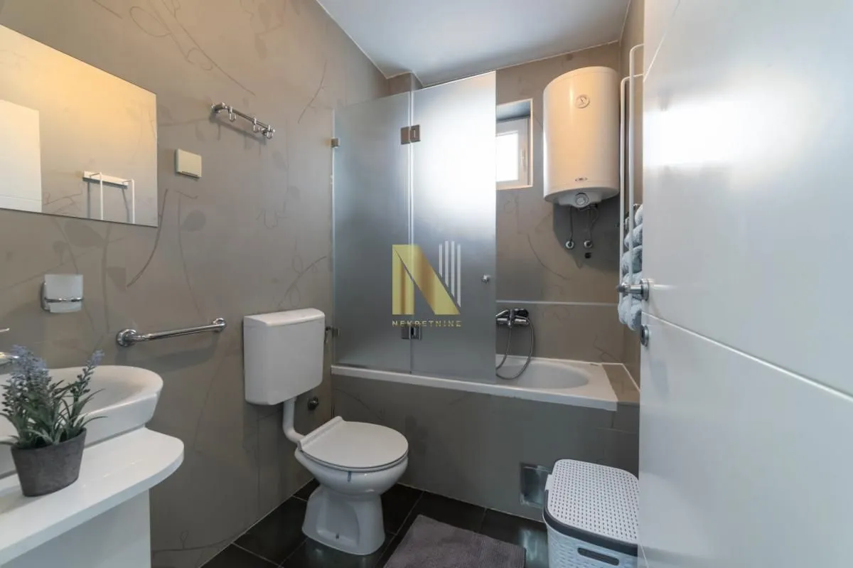 Prodaja, dvosoban stan, 49m², Centar, Novi Sad