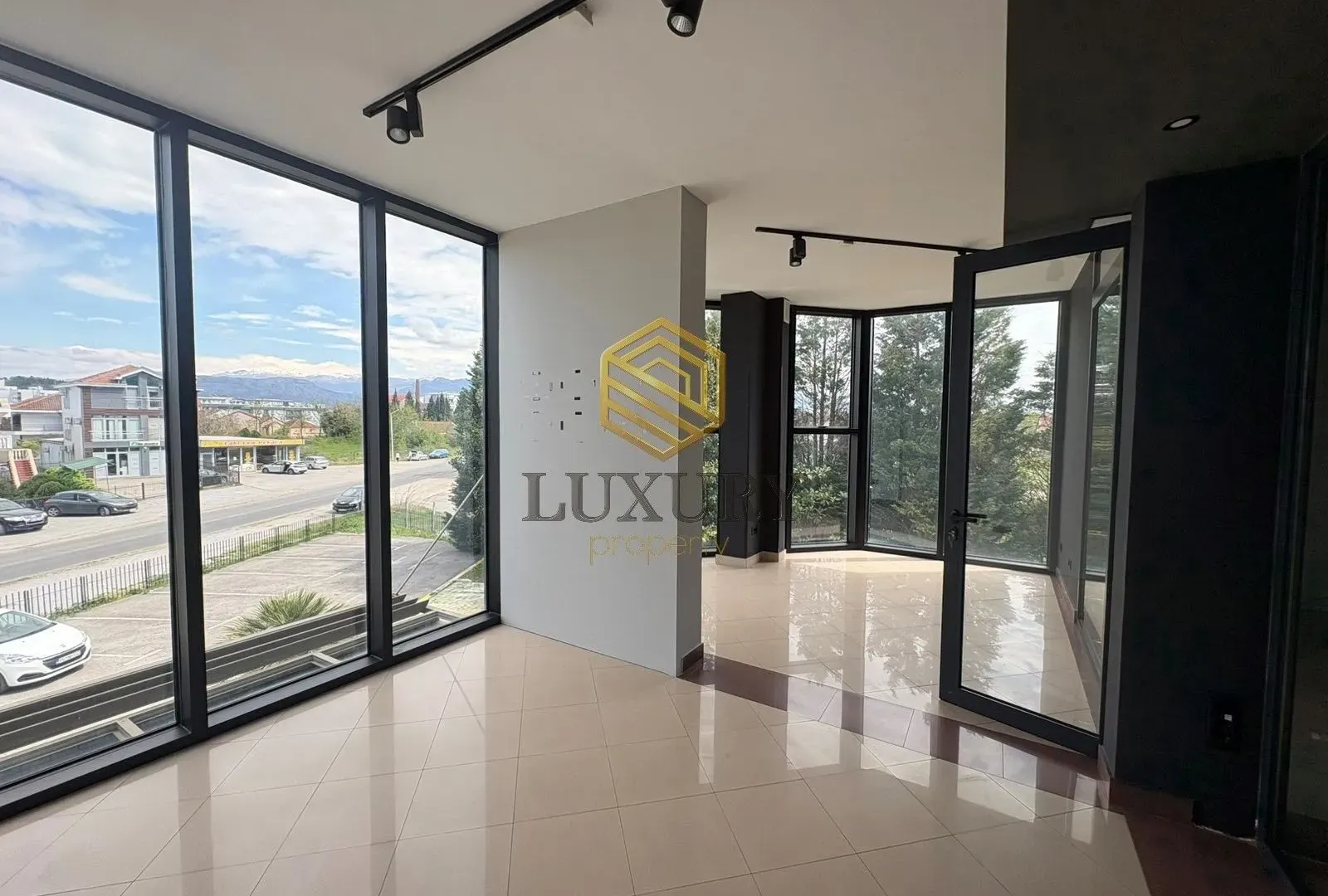 Rent, office space, 460m², Zabjelo, Podgorica