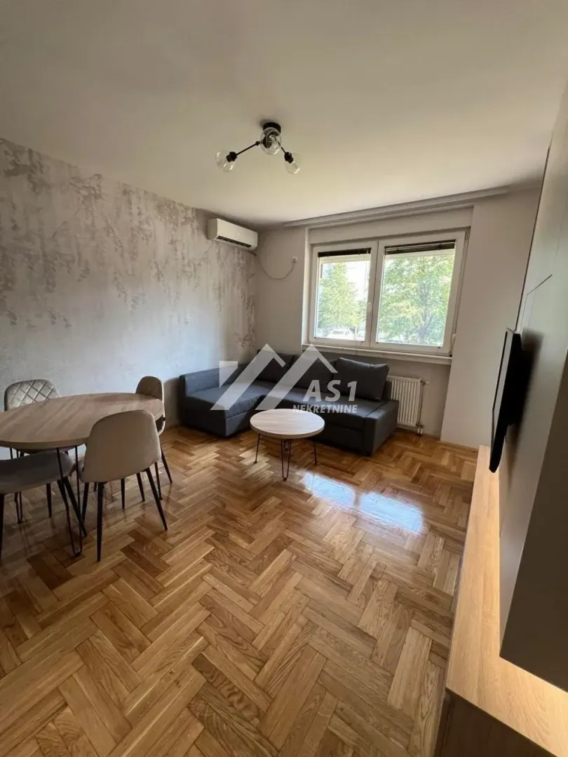 Izdavanje, jednosoban stan, 42m², Bulevar Oslobodjenja, Novi Sad Sve Podlokacije