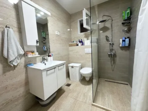 Izdavanje, kuća, 170m², Zagorič, Podgorica - image 10