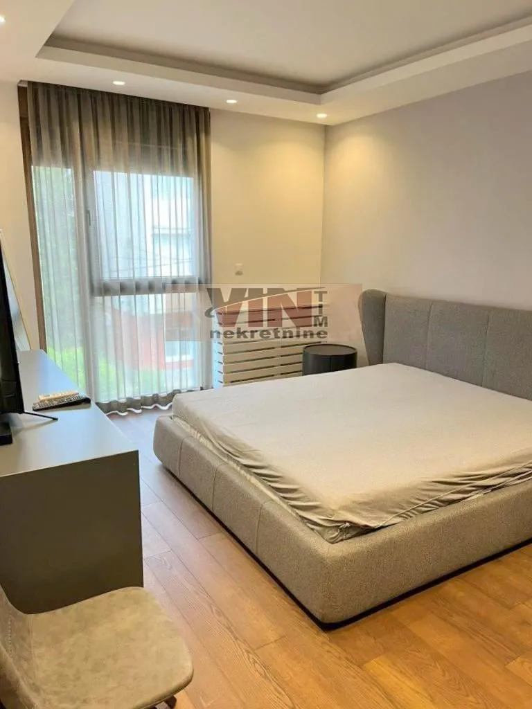 Prodaja, trosoban stan, 121m², Vračar, Šid