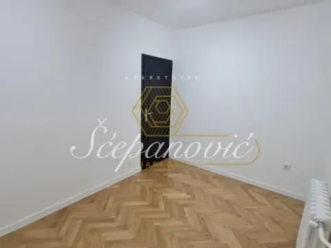 Izdavanje, trosoban stan, 55m², Centar, Novi Sad - image 5