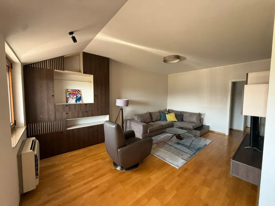 Izdavanje, dvosoban stan, 83m², Preko Morače, Podgorica