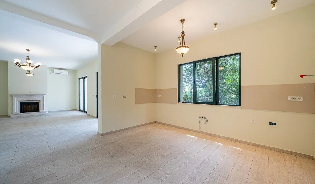 Prodaja, kuća, 240m², Donja Lastva, Tivat