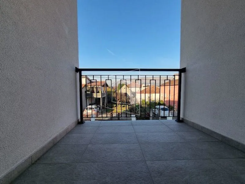 Sale, house, 400m², Tološi, Podgorica