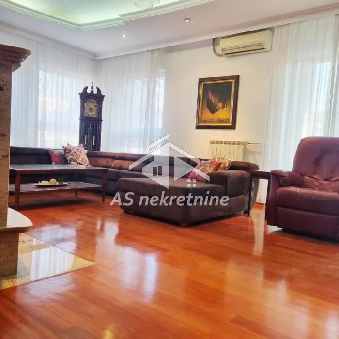 Rent, three bedroom apartment, 120m², Stari Grad, Beograd