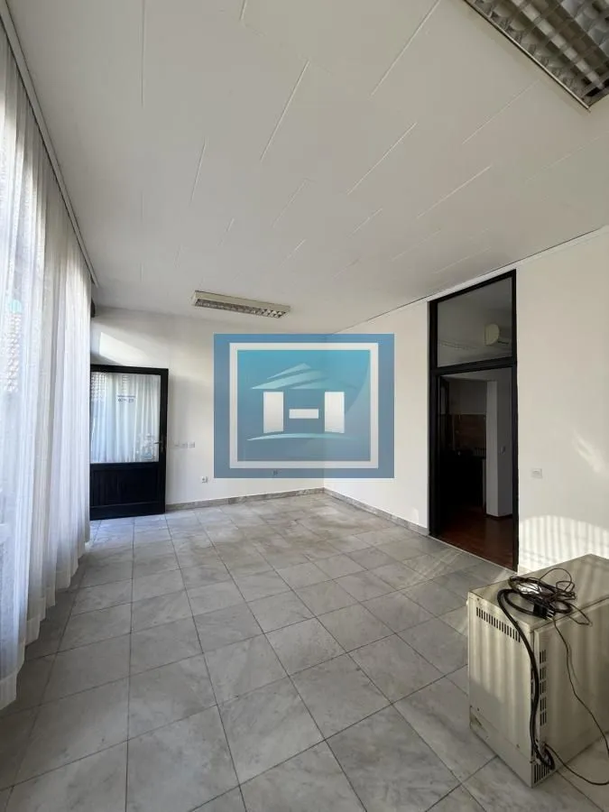 Sale, office space, 66m², Centar, Ćuprija