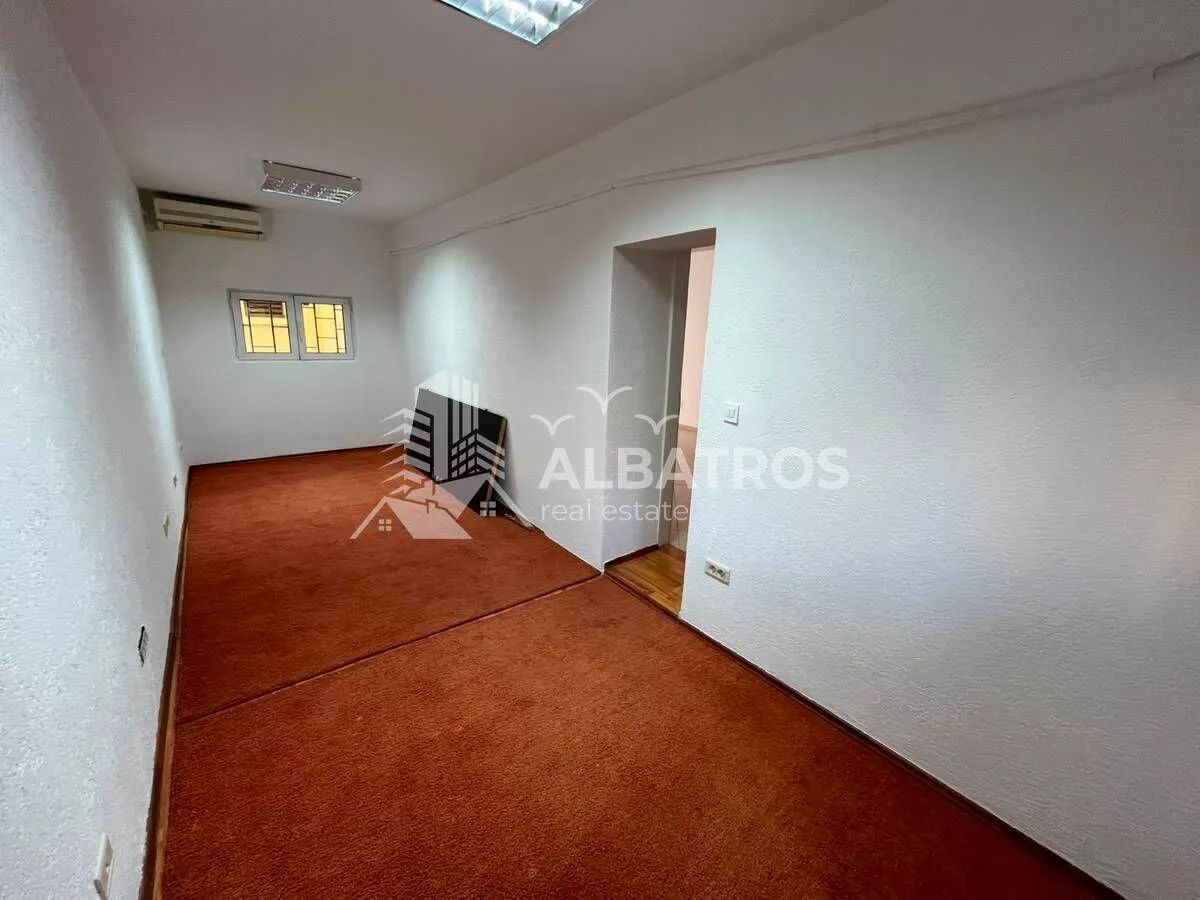 Rent, office space, 54m², Centar, Bar