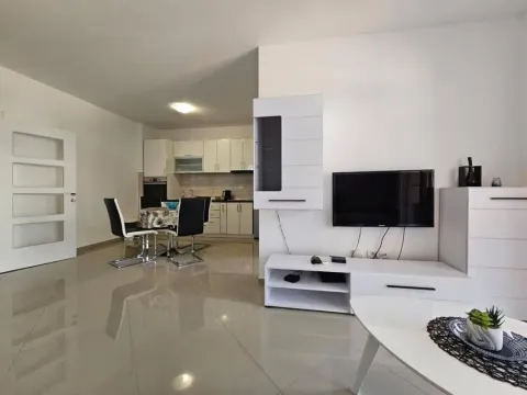 Sale, one bedroom apartment, 59m², Šušanj, Bar - image 2
