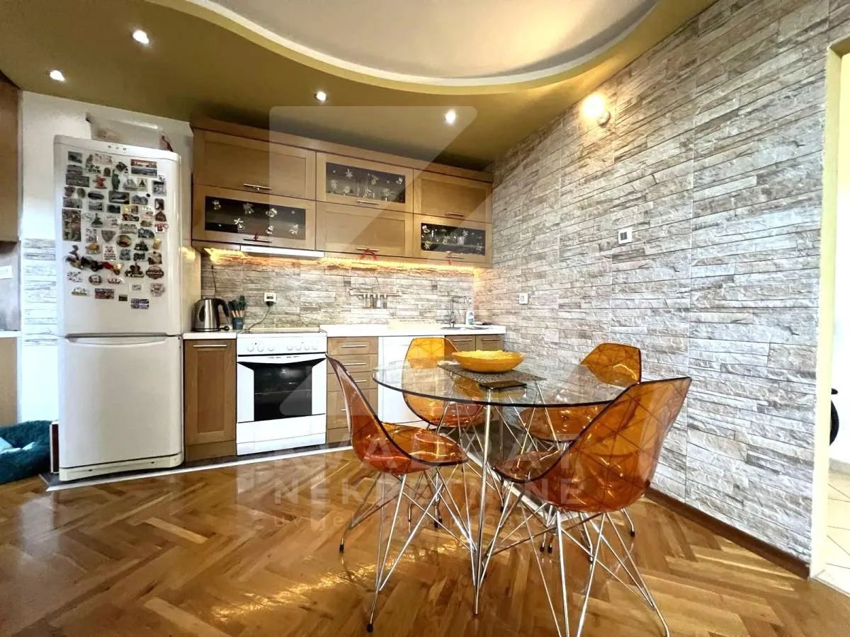 Prodaja, četvorosoban stan, 121m², Krivi Most, Podgorica