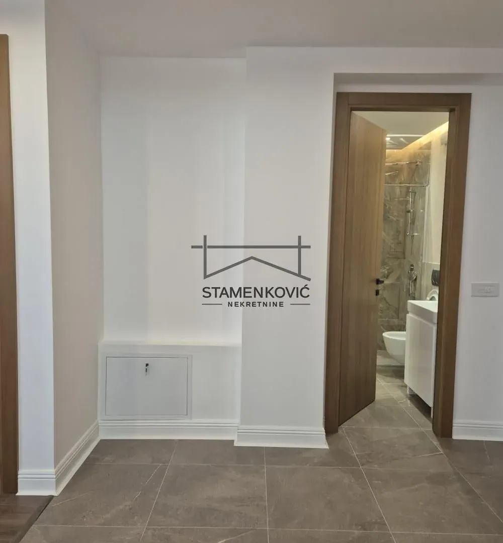 Izdavanje, četvorosoban stan, 95m², Adamovićevo Naselje, Novi Sad Sve Podlokacije