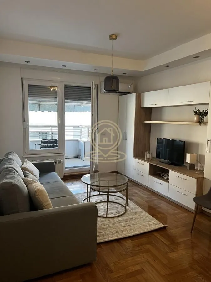Rent, two bedroom apartment, 37m², Vračar Sve Podlokacije, Beograd