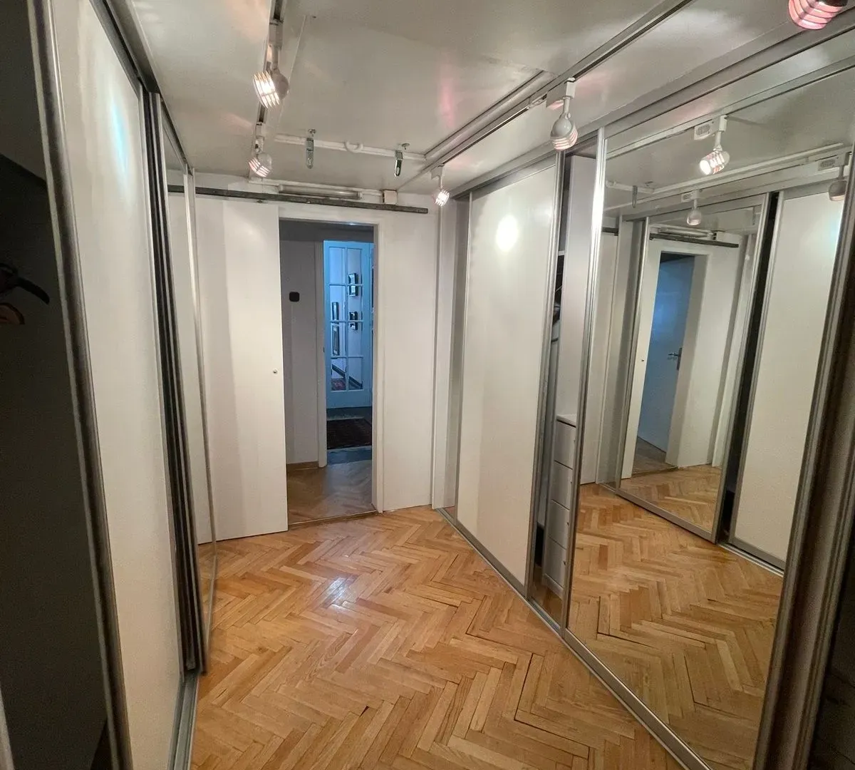 Izdavanje, kuća, 300m², Vračar Sve Podlokacije, Beograd