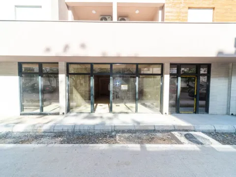 Izdavanje, poslovni prostor, 100m², Stari Aerodrom, Podgorica - image 6