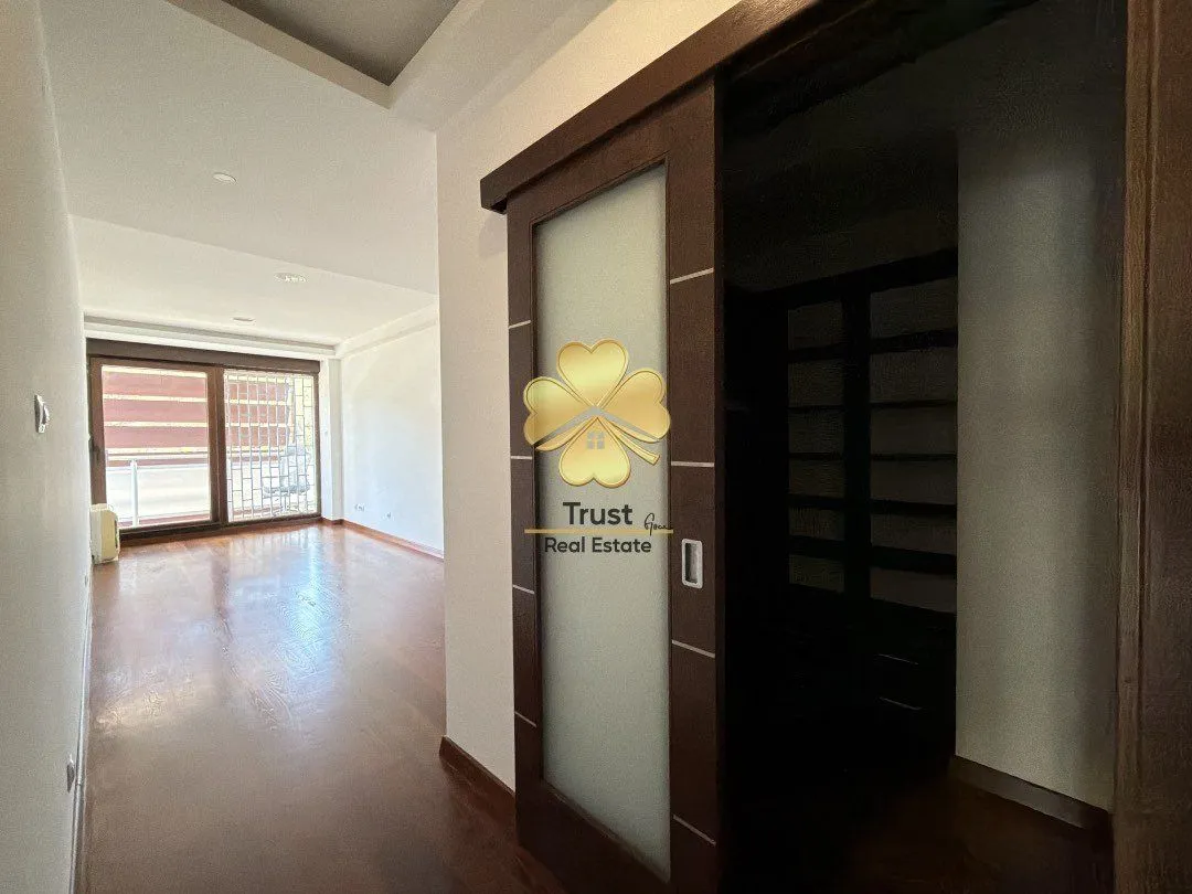 Izdavanje, četvorosoban stan, 228m², Preko Morače, Podgorica