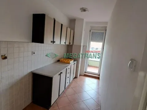 Izdavanje, trosoban stan, 120m², Centar, Novi Sad - image 9