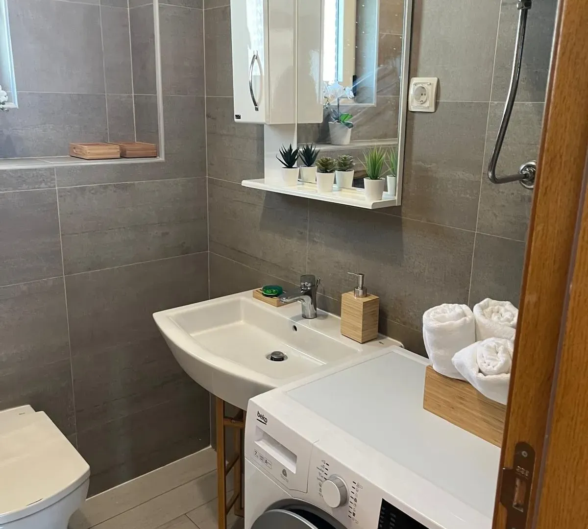 Prodaja, trosoban stan, 99m², Kalimanj, Tivat