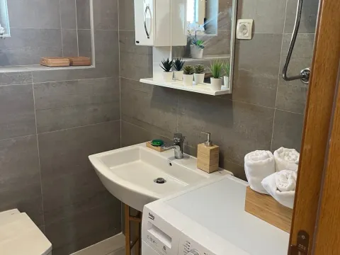 Sale, three bedroom apartment, 99m², Kalimanj, Tivat - image 9