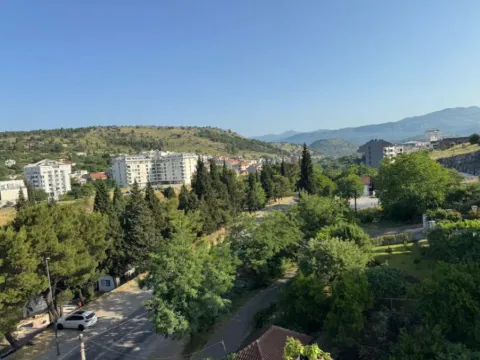 Izdavanje, dvosoban stan, 66m², Centar, Podgorica - image 9