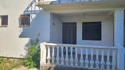 Kuća in Sutomore