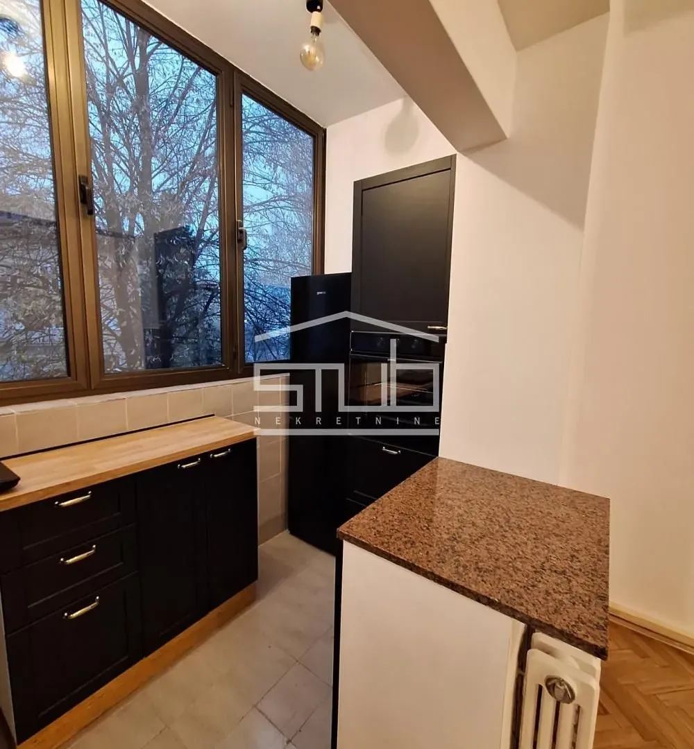 Izdavanje, trosoban stan, 70m², Savski Venac, Beograd