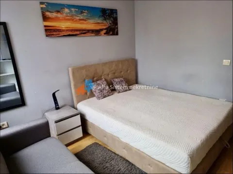 Izdavanje, trosoban stan, 83m², Savski Venac, Beograd - image 13