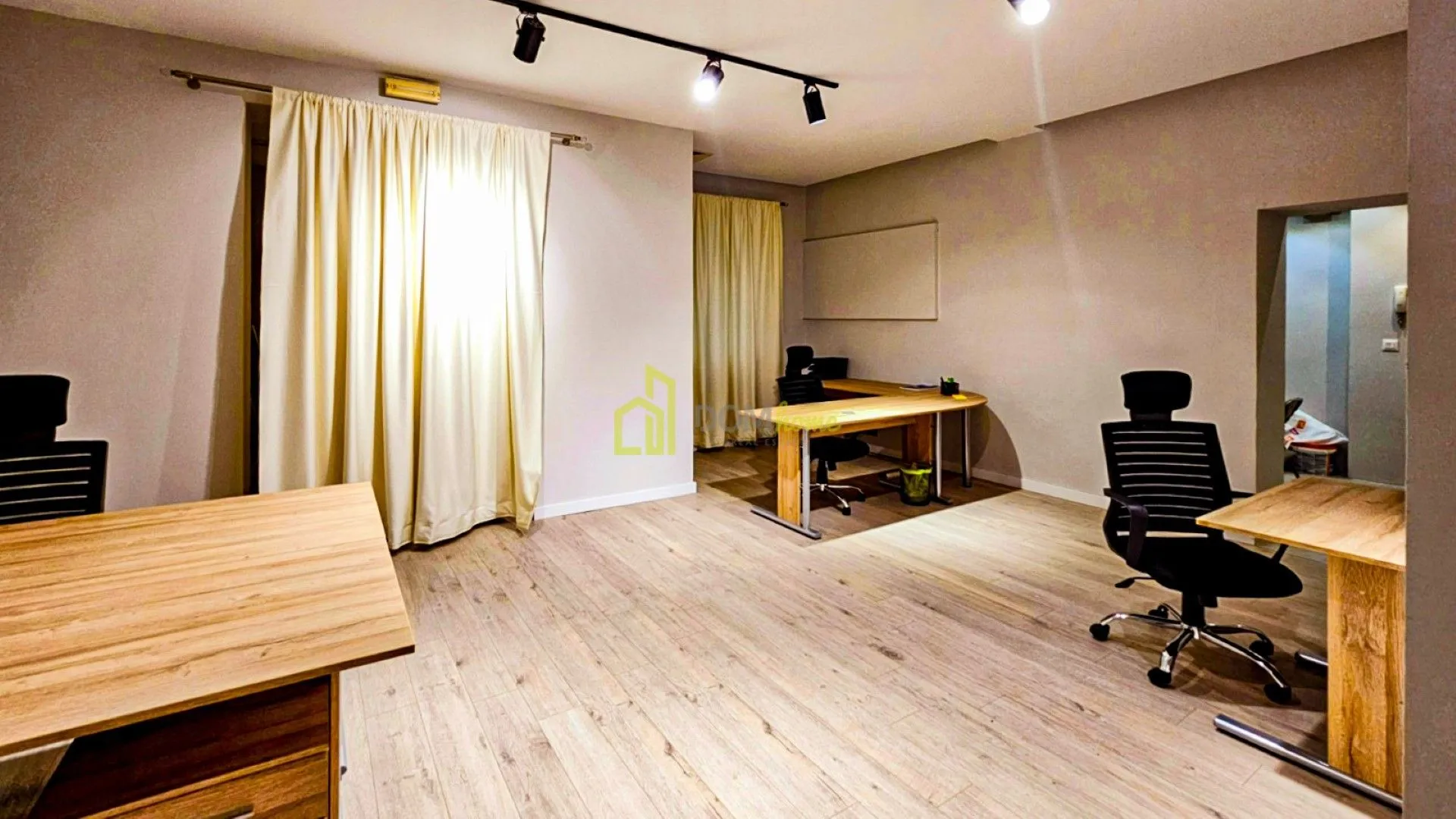 Izdavanje, poslovni prostor, 80m², Centar, Podgorica