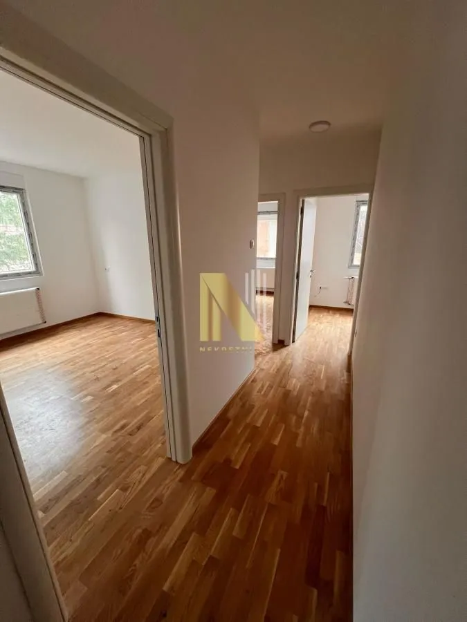 Prodaja, četvorosoban stan, 90m², Lipov gaj, Novi Sad Sve Podlokacije