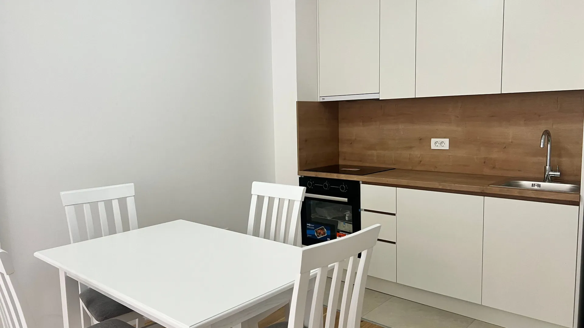 Izdavanje, dvosoban stan, 64m², Stari Aerodrom, Podgorica