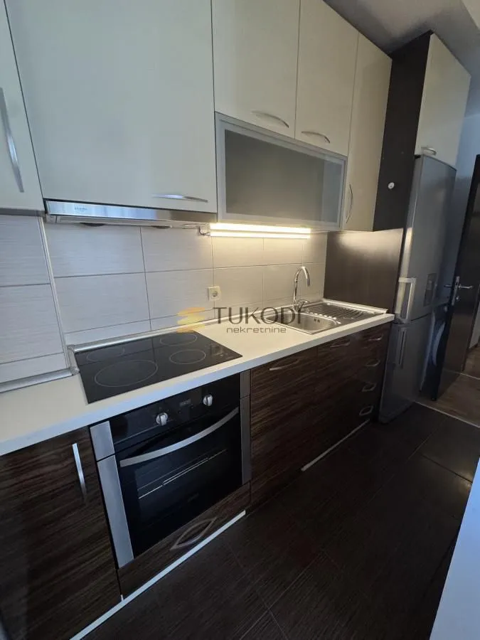 Izdavanje, dvosoban stan, 52m², Zemun Gornji Grad, Zemun Sve Podlokacije