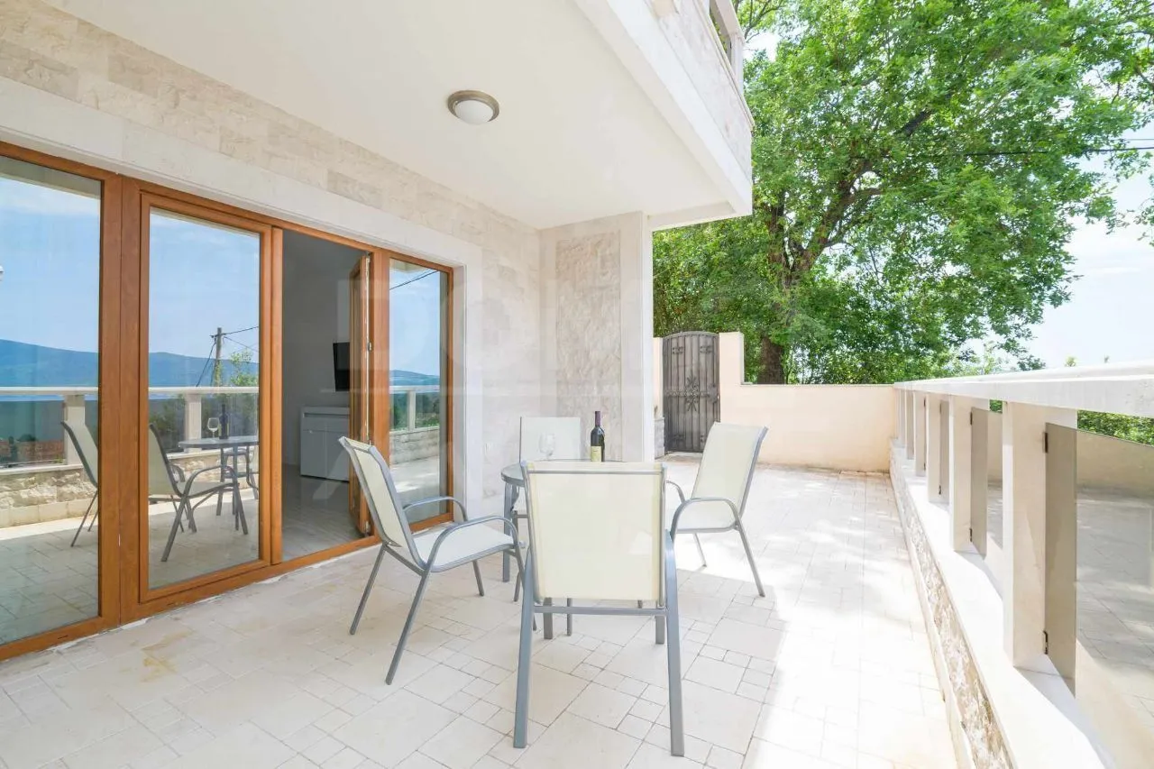 Rent, studio apartment, 52m², Tivat, Crna Gora